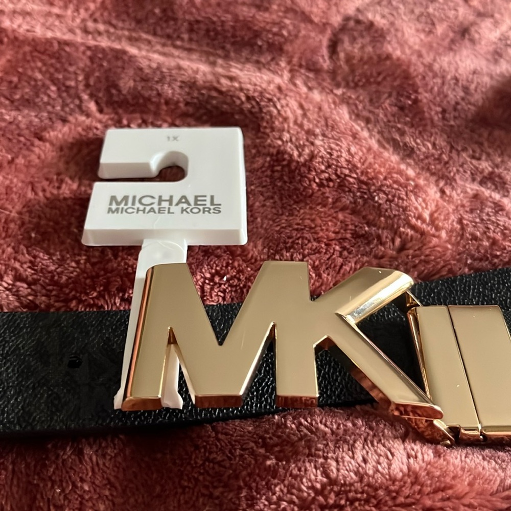 Michael Kors, reversible black/gold belt.
